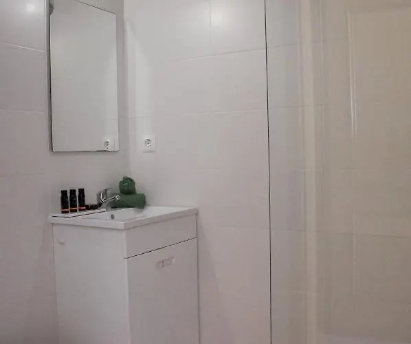 2bdr Townhouse Duplex With Pool By Lovelystay *