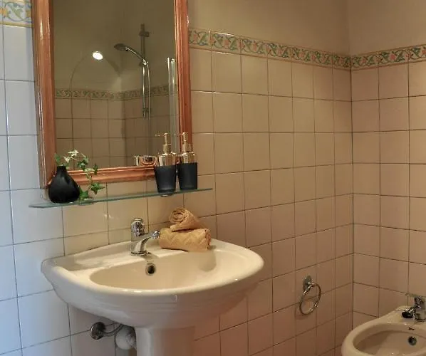 2bdr Townhouse Duplex With Pool By Lovelystay